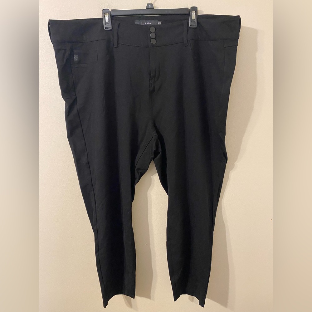 Torrid Black Straight Leg 3-Button Dress Pants Slacks Size 28 27" Inseam‎
